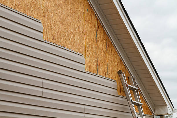 Professional Siding Contractor technician working in Long Lake, IL